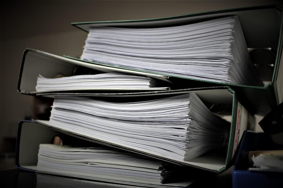 Dossiers contenant des archives et des documents officiels